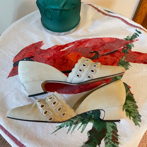 Madeline Stuart beige suede size 8 pumps - Picture 2 of 4